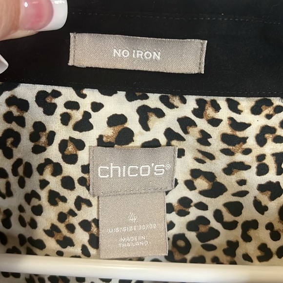 Chico’s Animal print no iron button down size 4 - Picture 3 of 5
